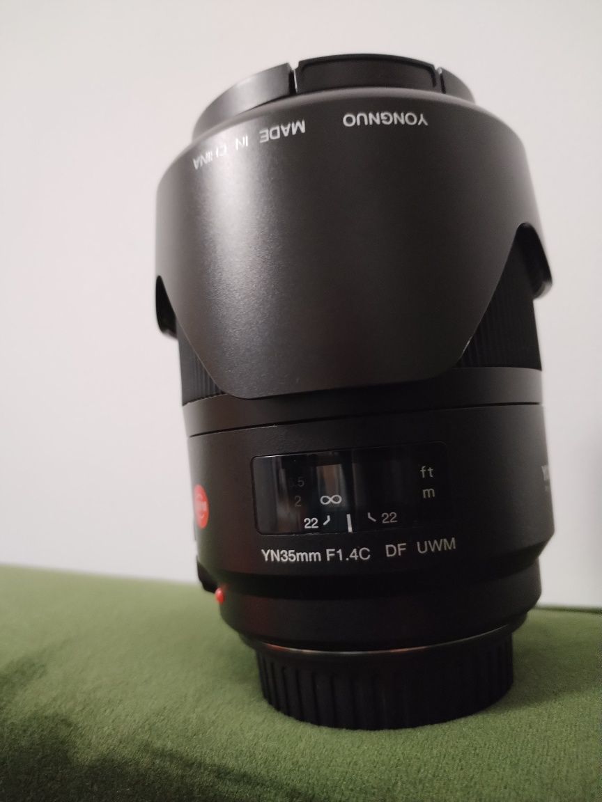 Obiectiv Yongnuo pentru Canon EF 35mm f/1.4 full frame