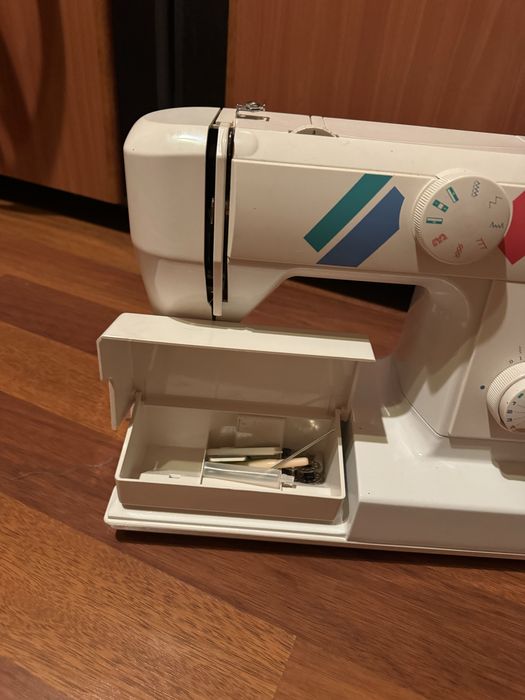 Masina de cusut queen n660