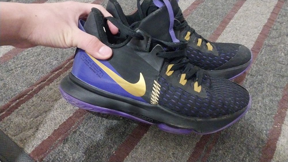 Nike LeBron Witness 5 EP в расцветке "Lakers"(черный, золотой)