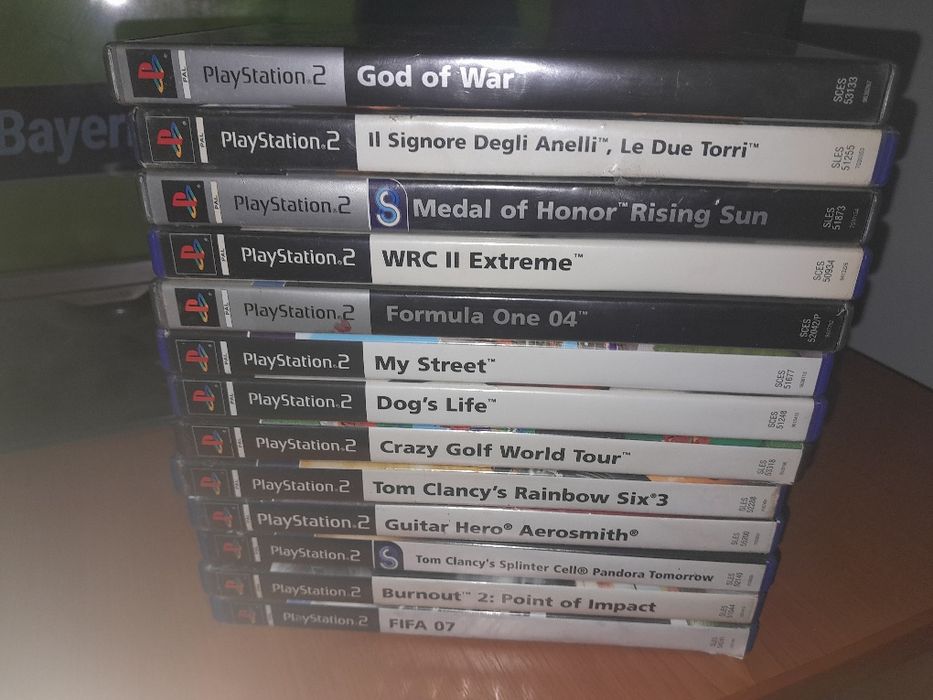 Vând PlayStation 2 + 14 jocuri