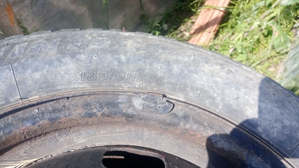 Vând 4 cauciucuri cu genti skoda