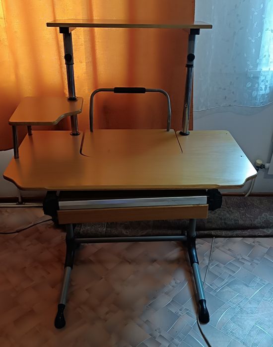 Продам компьютерный стол