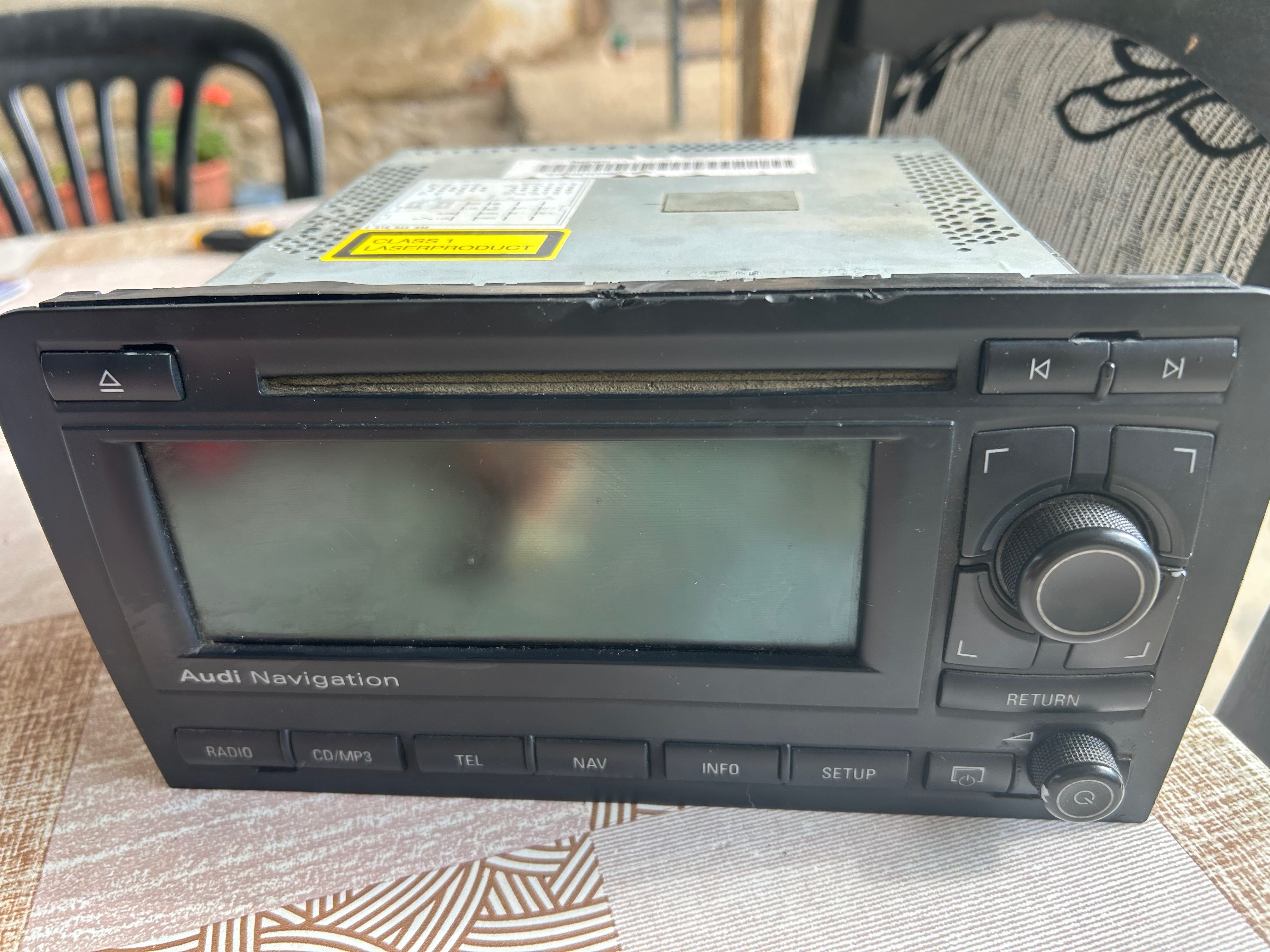 Оригинална навигация Audi Navigation – CD/MP3, радио