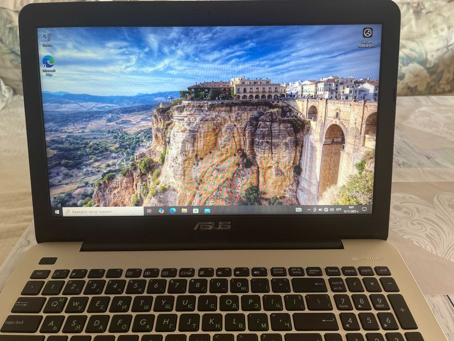 Продавам ASUS K555L- Sonic Master