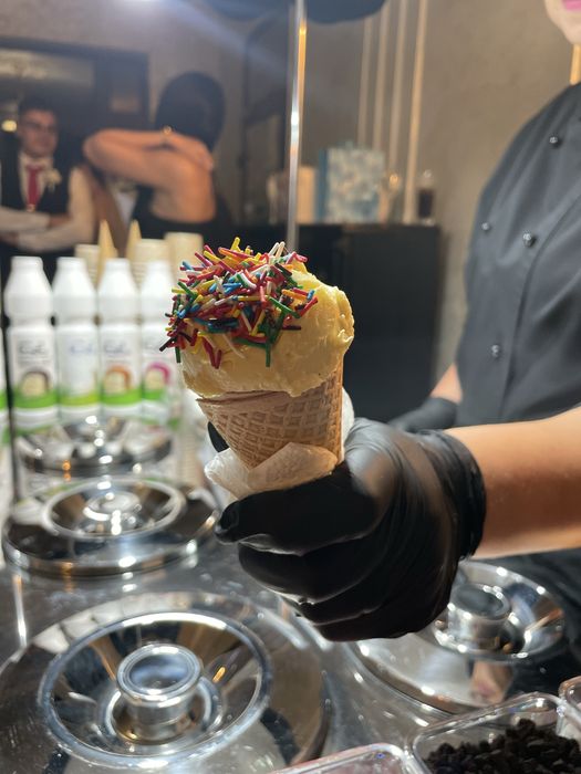 Gelato,donuts & lemonade bar, tort de shoturi si dj