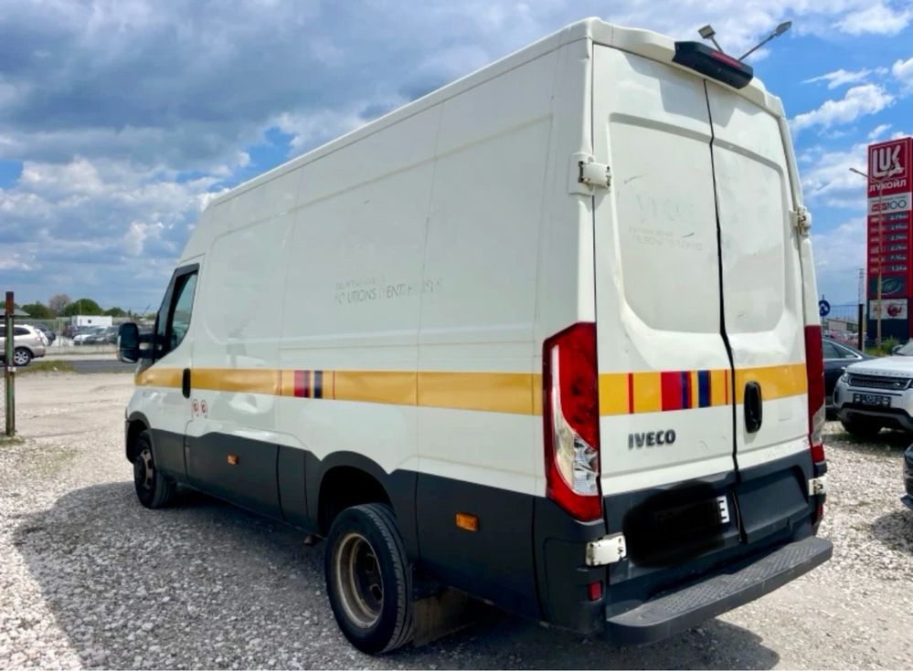 Бус Iveco Daily
