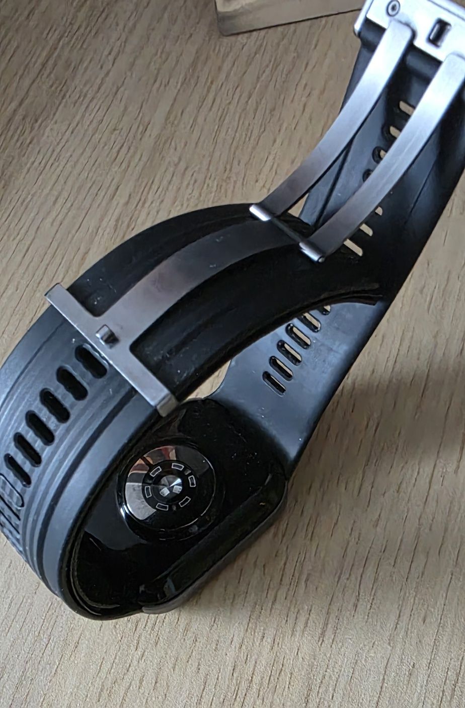 Смартчасовник Huawei watch D2