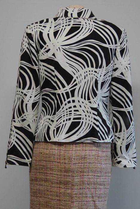 Jacheta alb negru Joseph Ribkoff marimea  12UK