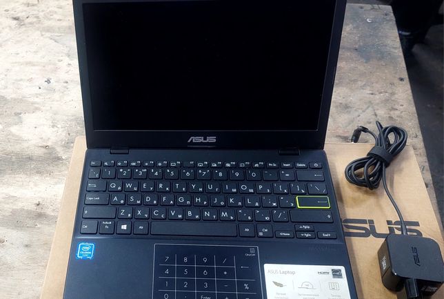 ASUS E210M ноутбук