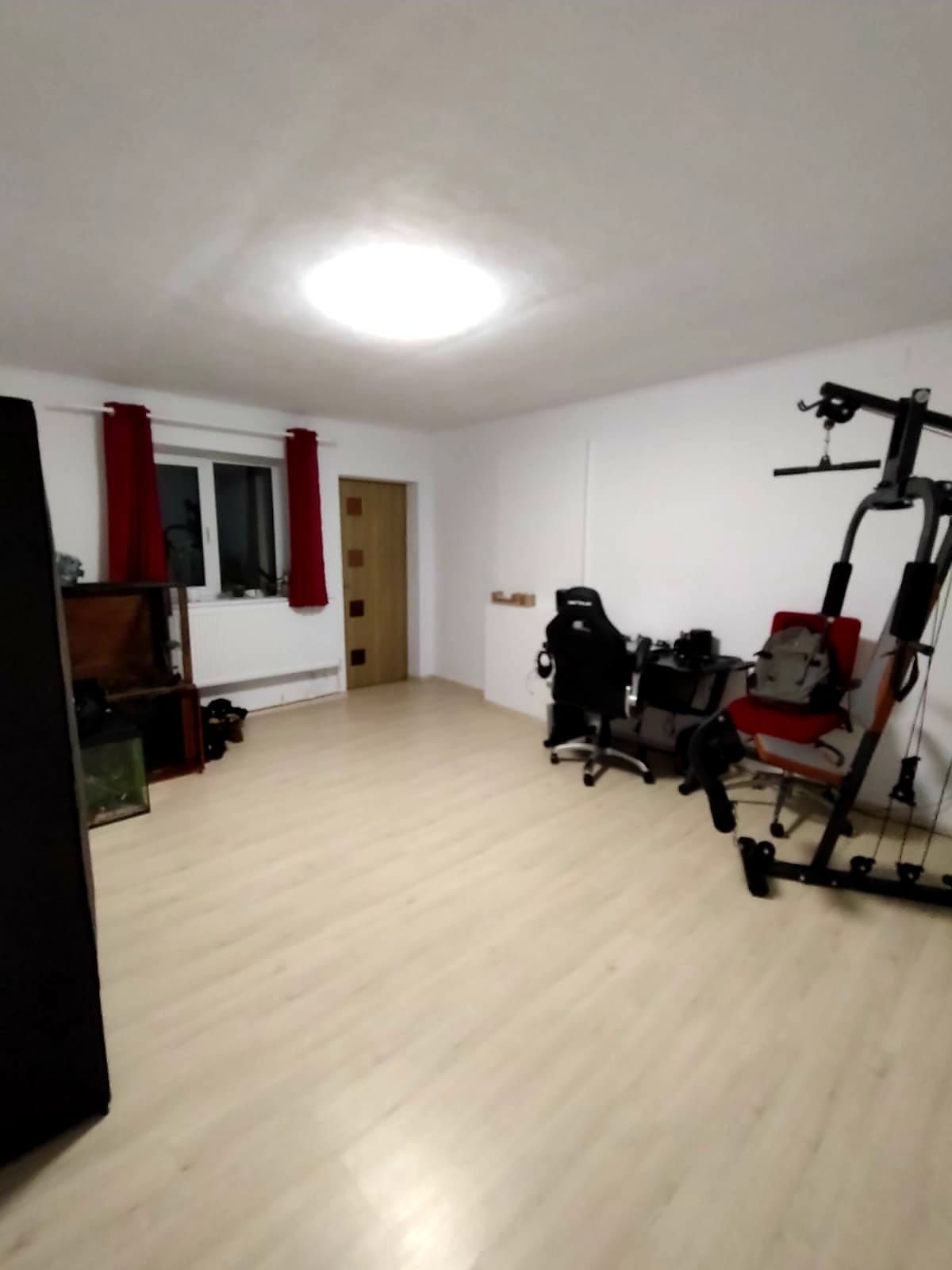 Apartament/casa la curte in Curtici