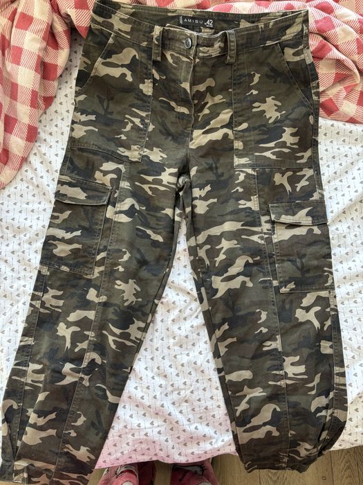 Продавам панталони и анцуг