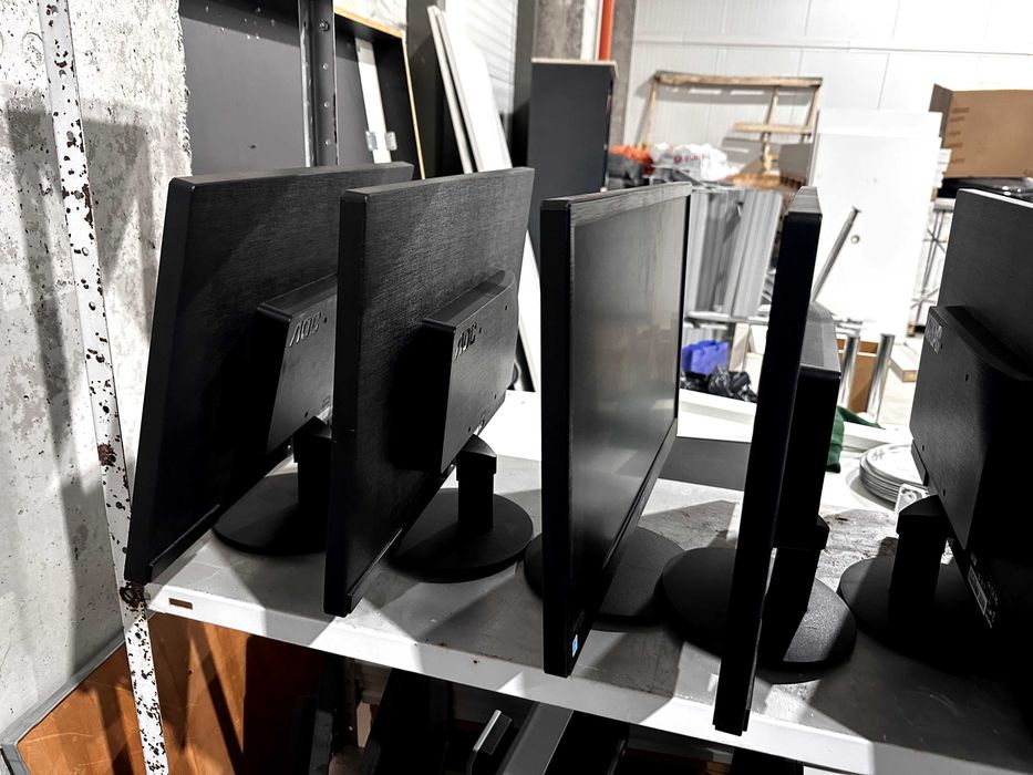 Лот 13 монитора – всички работят – 350 лв.