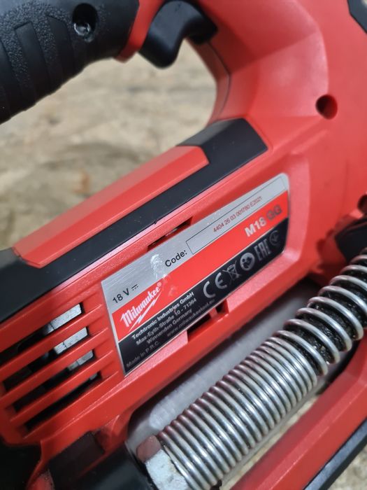 Gresor vaselina pentru utilaje agricole Milwaukee M18 GG