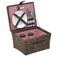 ЗАРЕДЕНА кошница за пикник с дървен капак