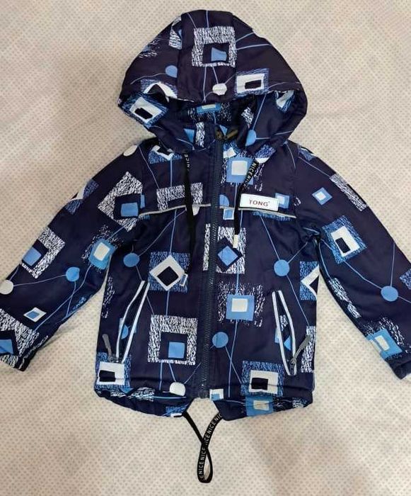 продам детскую демисезонную куртку