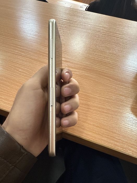 A8 xotira 32 operativ xotira 4 rangi gold xolati alo narxi 700000