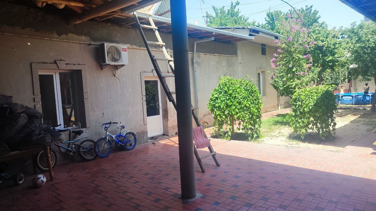 Xovli sotiladi komolon masjididan 500 metr 6.23 sotix