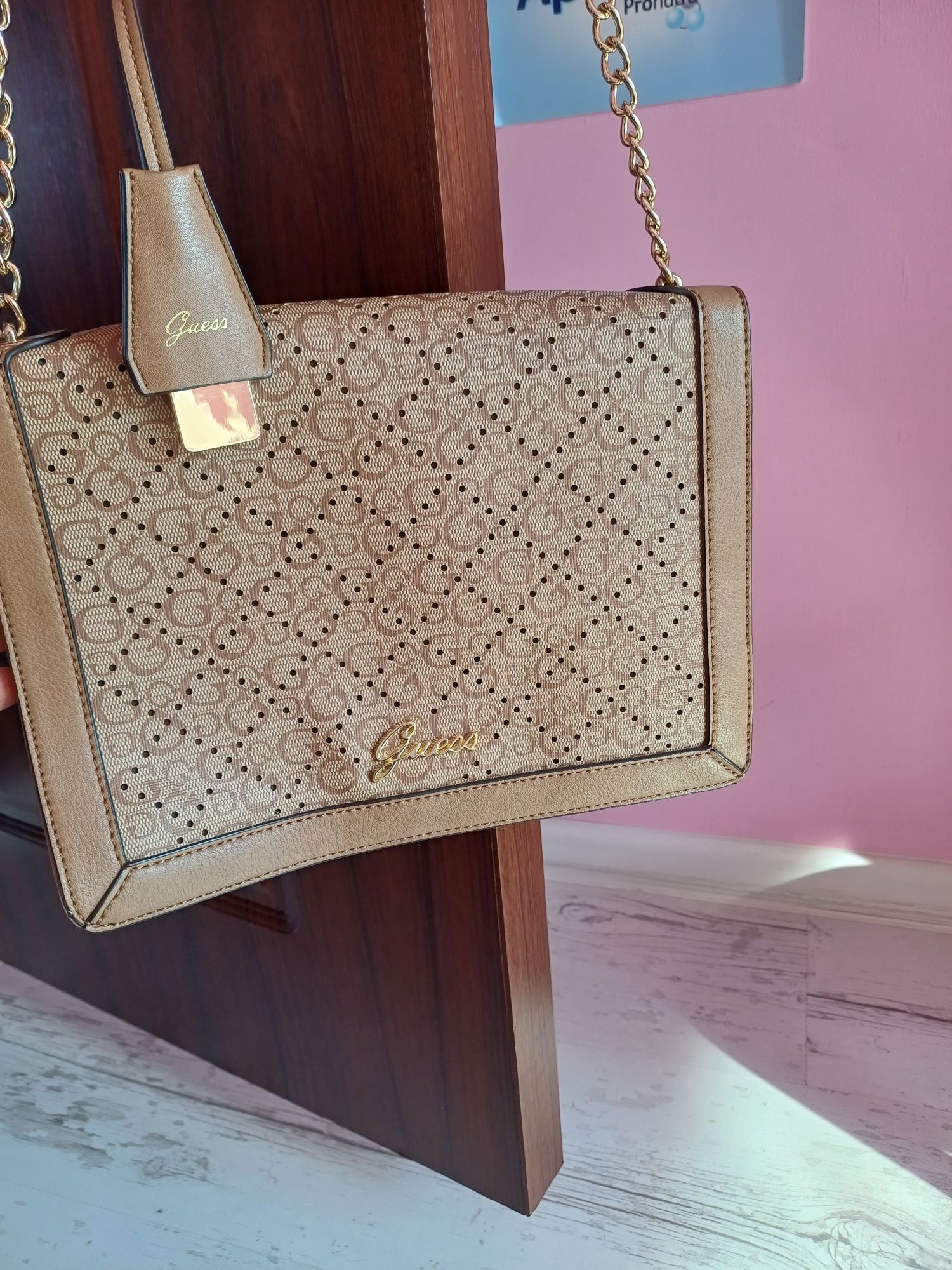 Дамска чанта Guess