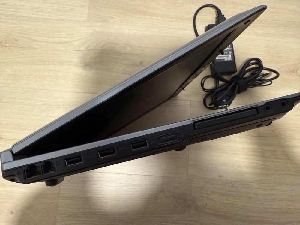 Лаптоп Asus F5V Win 7 за филми/музика/ браузър
