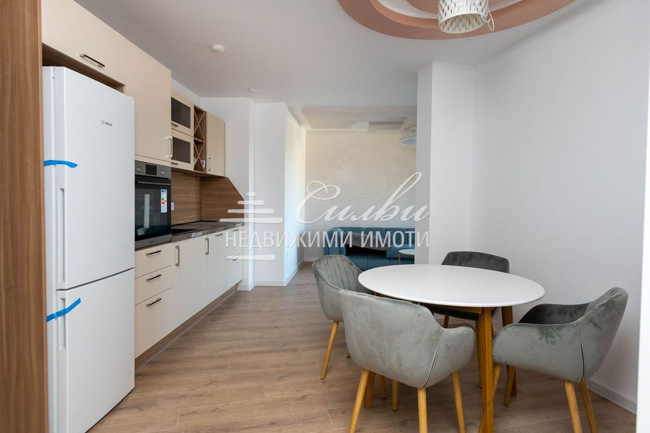 Продава се Тристаен апартамент в Шумен, Тракия - 107 кв.м за 1300 €/кв.м - Снимка #1
