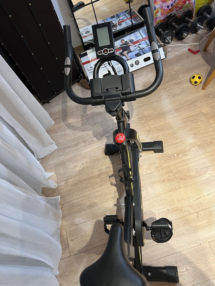 Bicicleta spinning TECHFIT SBK2500, Sistem Volanta 15 Kg