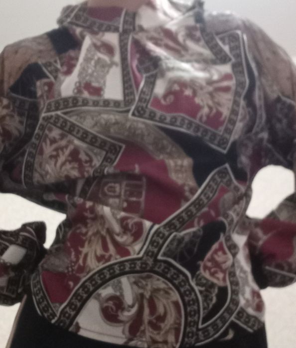 Красивая кофта для подростка, в хорошем состоянии