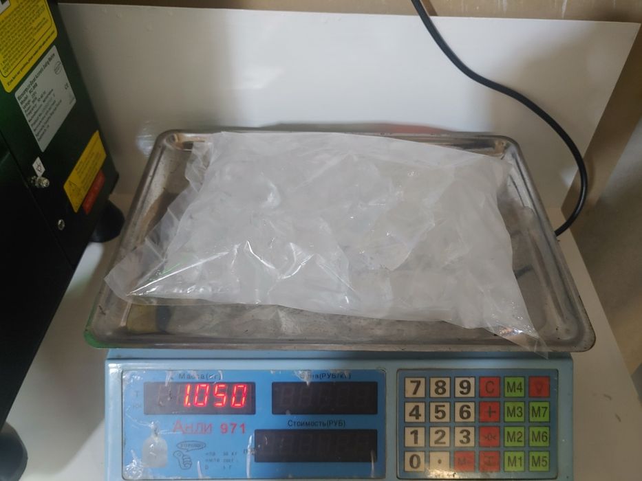 Kubikli muz bo'laklari