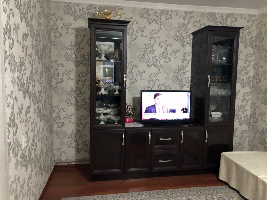 Камод и зеркало для гостиной