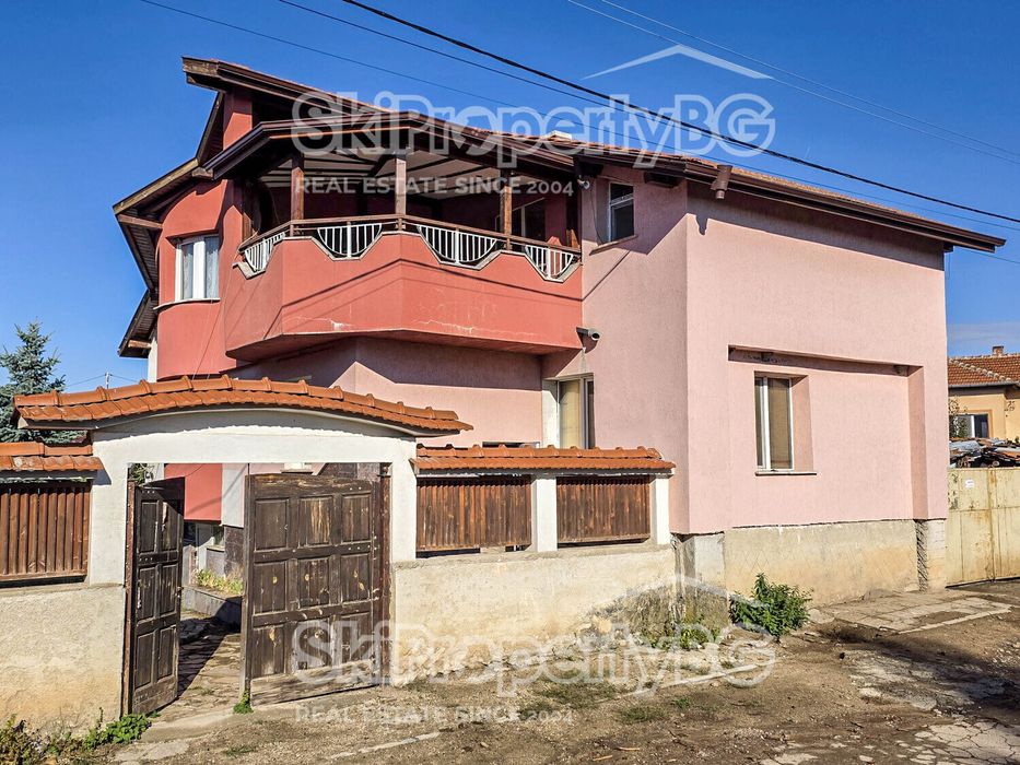 Къща с голяма градина близо до Белчински бани!