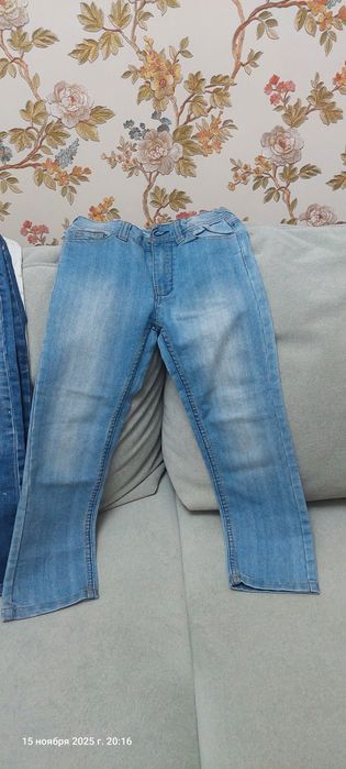 Детские джинсы  на 5 лет состояние идеальное