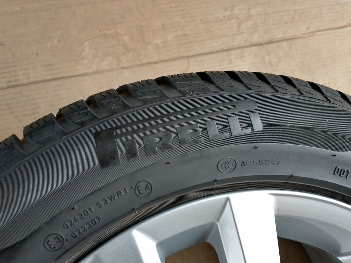Anvelope de iarna  205 60 R16 M+S profil Nou Pirelli Winter Seal 96H