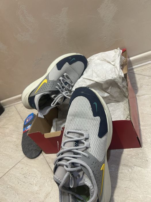 Обувки NIKE  ПОДАРЪК стелки 43 номер