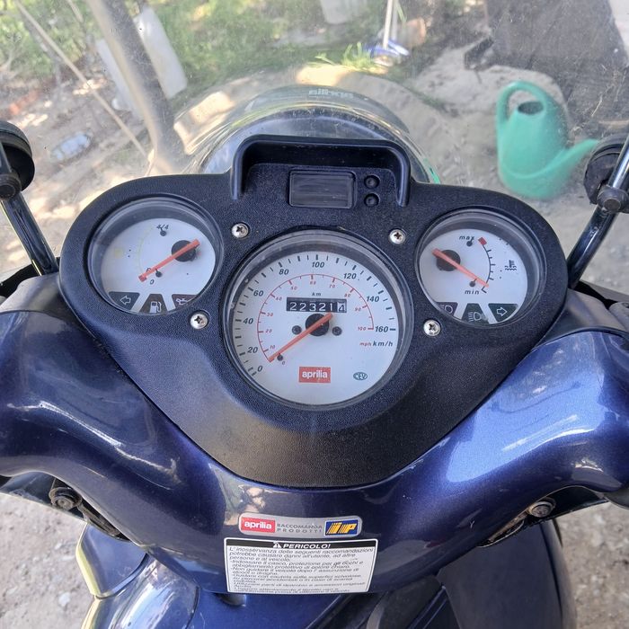 Продавам Скутер 150куб Априля Скарабео