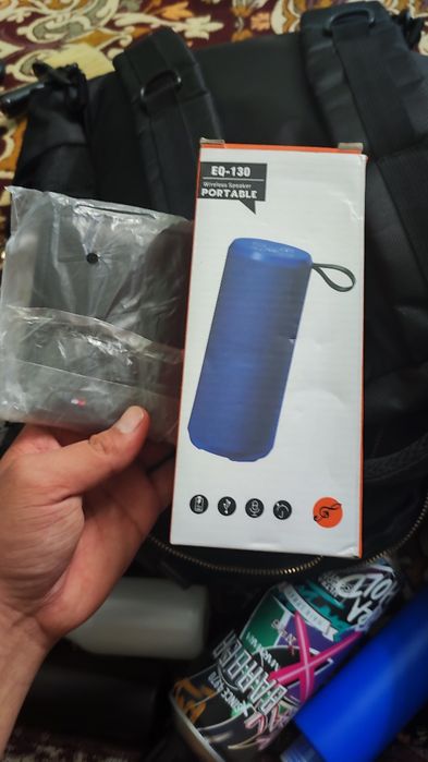 Колонка блютуз в подарок портмоне.