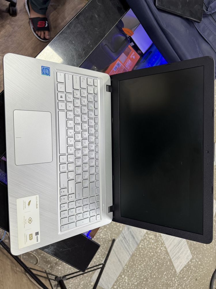 Asus noutbook xolati yaxshi