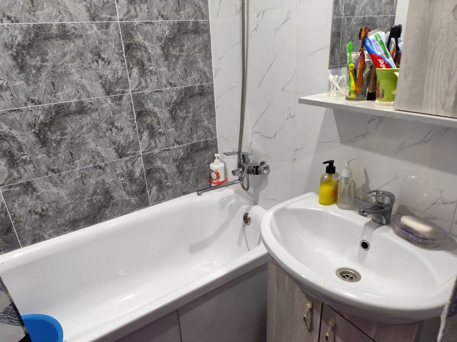 Продается трех комнатная квартира