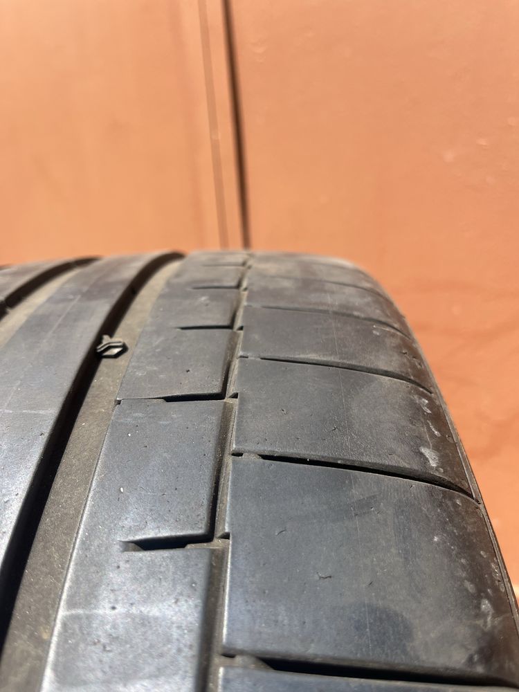 2 бр. летни гуми 255/35/21 Continental AO1 DOT 0722 4,5 mm