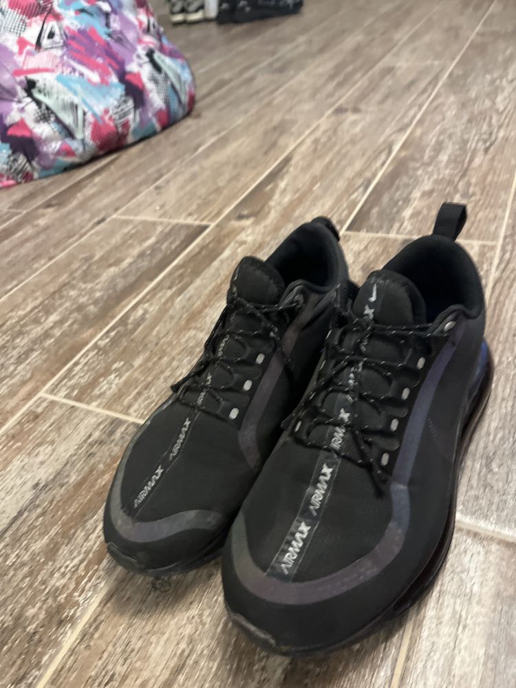 Обувки на найк 720 air max