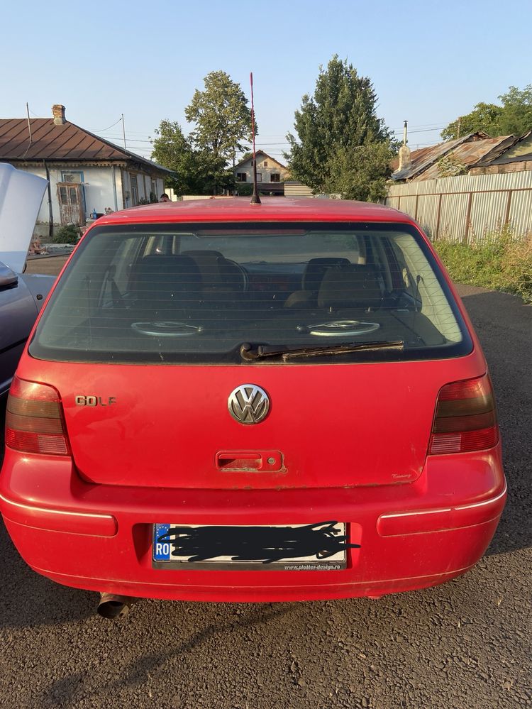 Dezmembrez Volkswagen GOLF 4