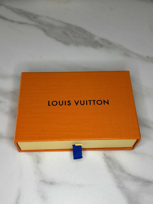 Louis Vuitton Гривна
