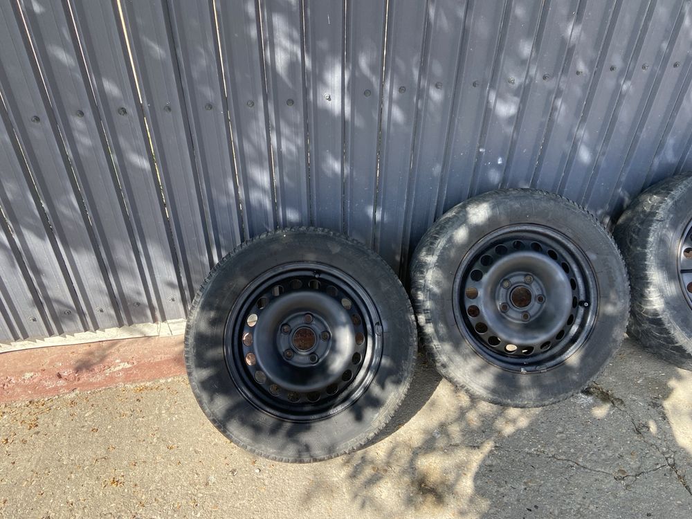Vând jante 195/65 R15 cu anvelope de iarnă