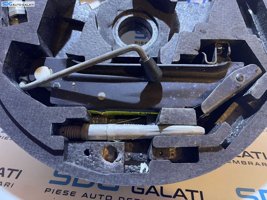 Suport Spuma Cric Coarba Cheie Roti Cui Infiletant de la Roata Janta Rezerva Slim Portbagaj Volkswagen Golf 6 2008 - 2013 Cod 8P0012109E