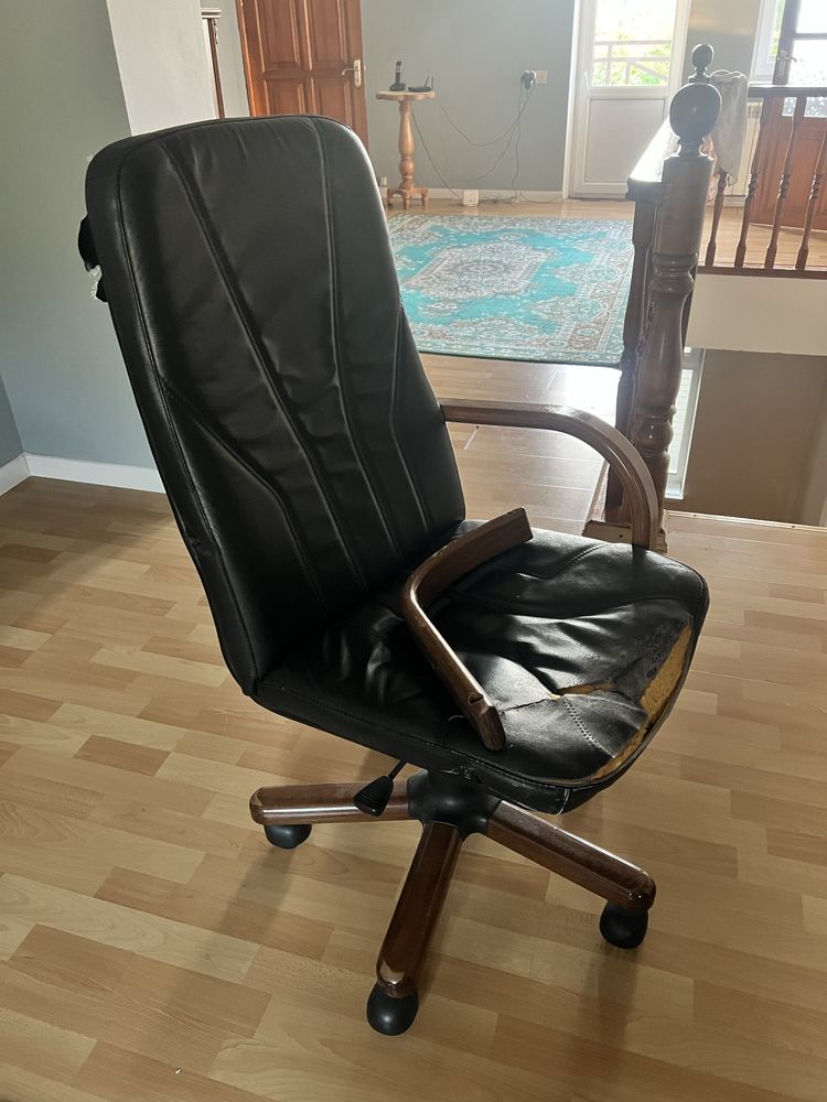 Офисное кресло продается