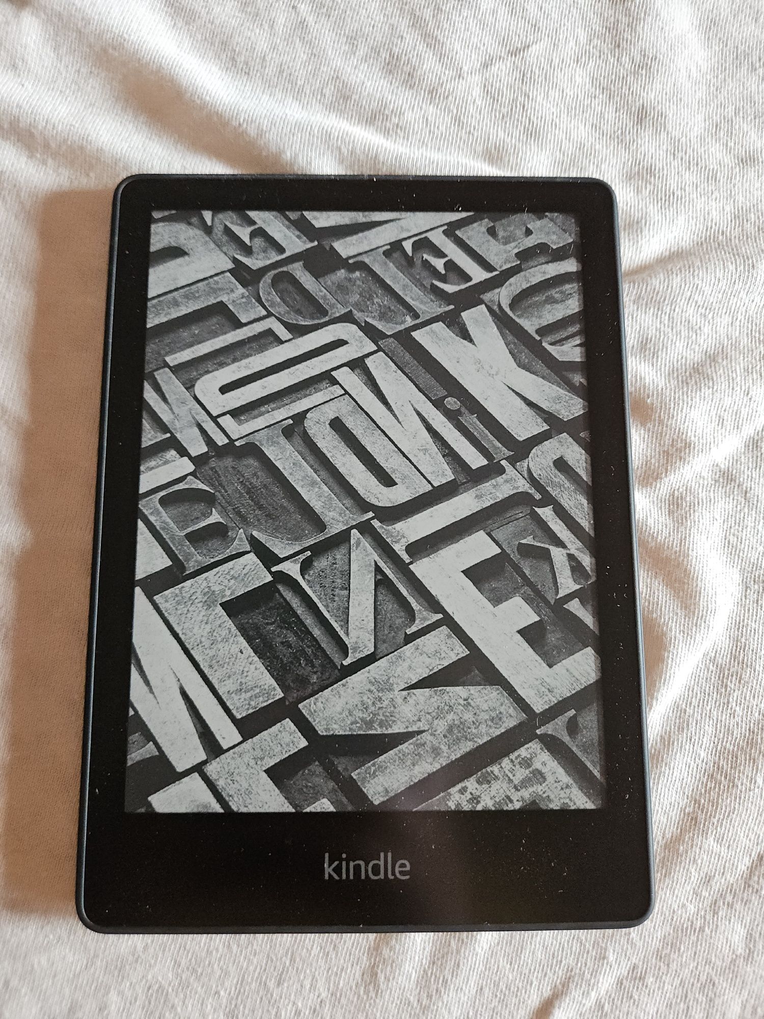 vând tableta Kindle Paperwhite nou