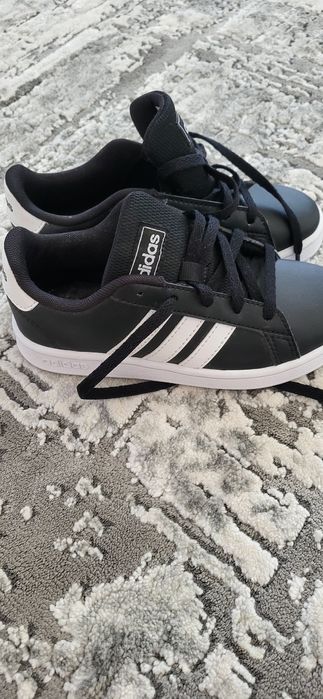 Adidași mărimea 29