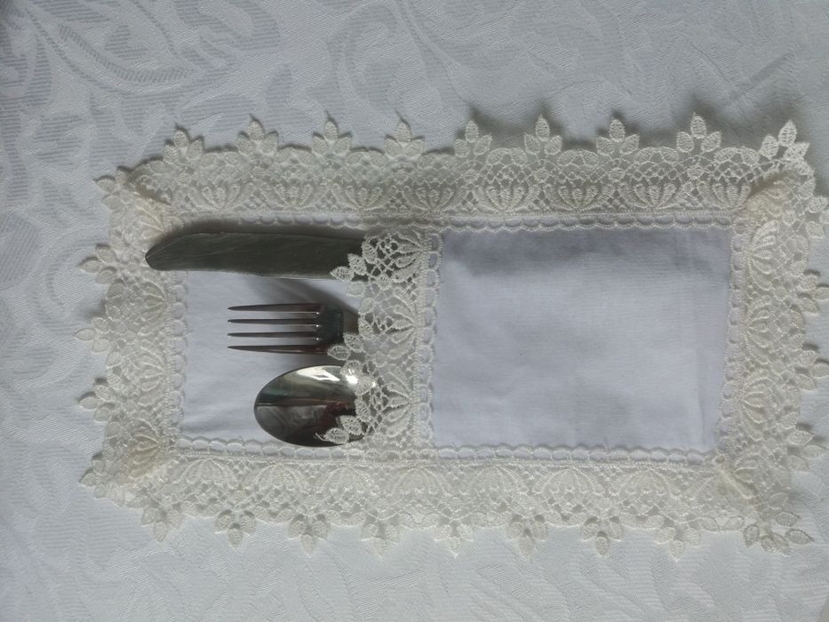 Текстилен джоб за прибори с дантела