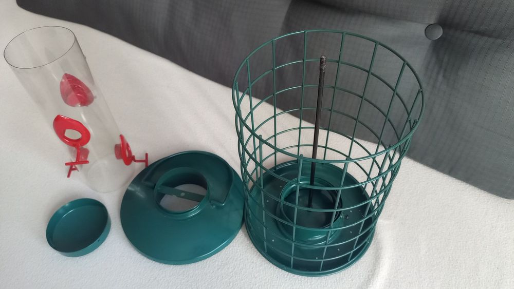 Хранилка за диви птици