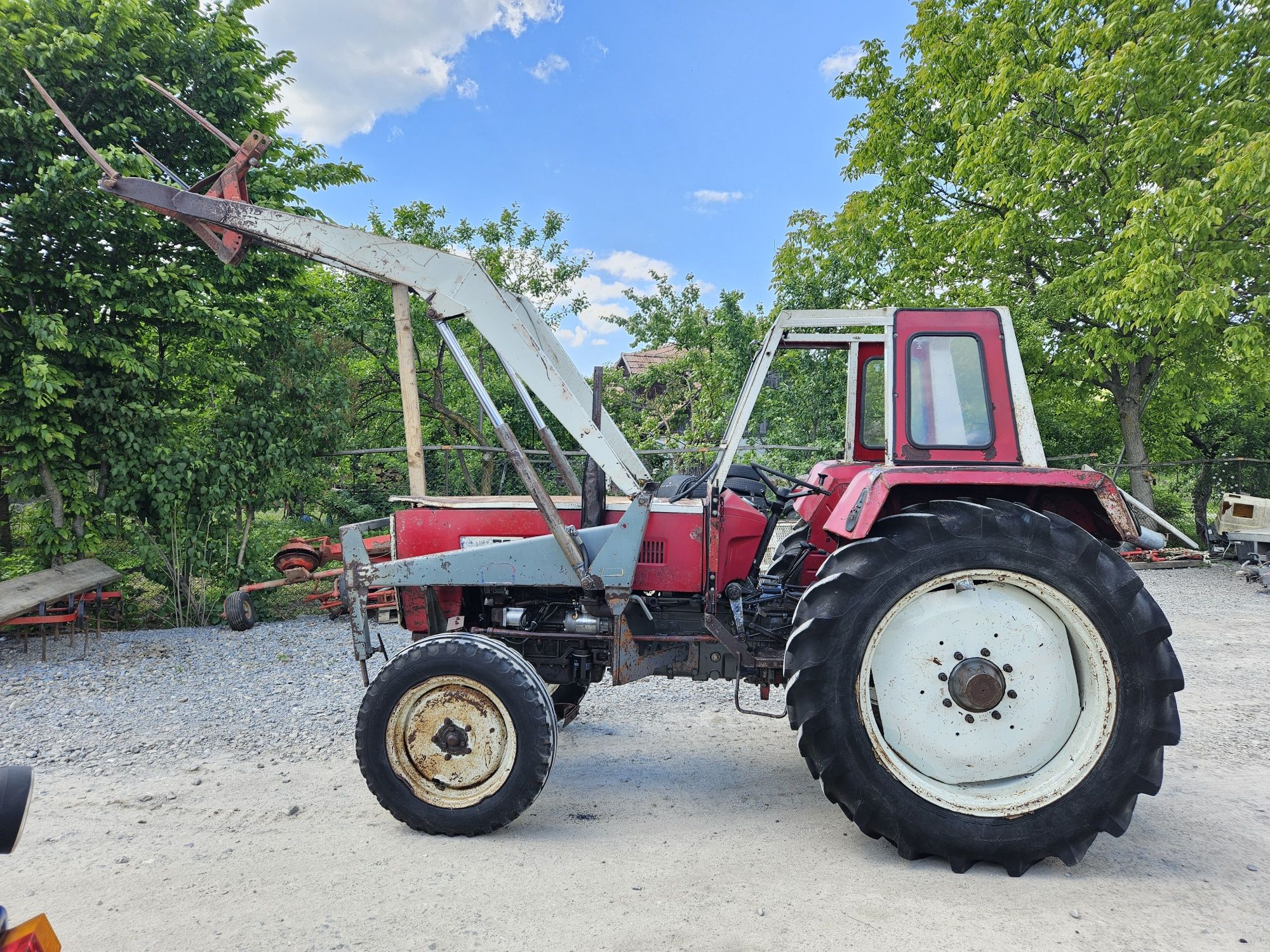 Tractor stayer 760 cu încărcător