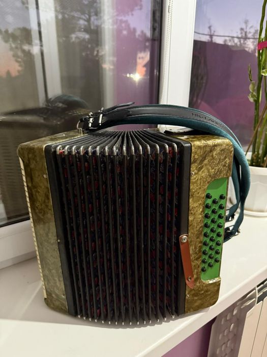 Продам Гармонь Восток