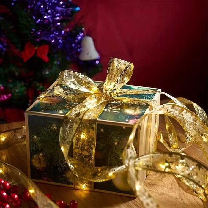 Коледна гирлянда с вградени LED светлини